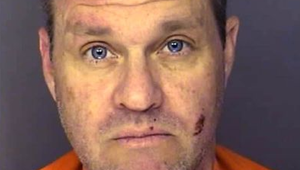 Hviezda obľúbeného seriálu za mrežami! Herec opakovane napadol svoju partnerku!