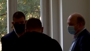 Priznali sa k predaju dvoch samopalov Zoltánovi Andruskóovi. To, že boli určené na vraždu prokurátorov vraj netušili