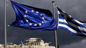 Európa je v strehu. Grécko schválilo referendum o pomoci eurozóny