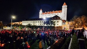 Kľúčovou tvárou neonacisticko-komunistického protestu je Ján Čarnogurský