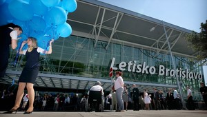 Ohrozí štrajk na letisku hokejové majstrovstvá sveta?