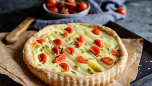 Super tip, ako využiť špargľu: Slaný koláč z lístkového cesta zachutí každému