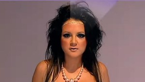 Radikálna zmena imidžu: Kedysi si prsia prelepovala páskou, dnes je z nej iná žena