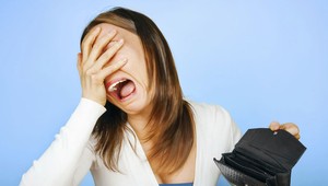 Slováci odvádzajú takmer polovicu platu štátu