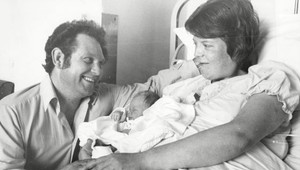 Neuveriteľný príbeh prvého dieťaťa zo skúmavky: Ľudia ma považovali za votrelca