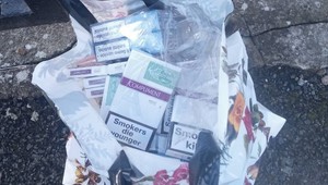 Policajtov zaujal tajný náklad v igelitke: Muž sa dal na útek