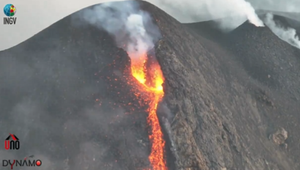 VIDEO: V Taliansku vybuchla sopka, láva steká priamo k moru