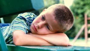 Učiteľka týrala šesťročných škôlkarov. Dusila ich a hasila o nich cigaretu