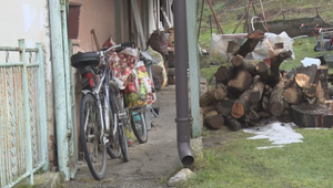 Syn viackrát bodol svoju matku do chrbta. Útok má tragický koniec, prípad prekvalifikovali