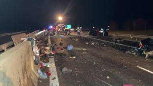 Pri tragickej nehode skončilo v sebe 5 áut. Zraneniam podľahla matka s dcérou