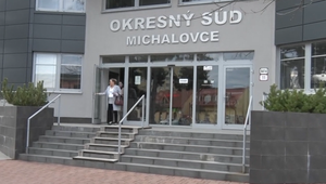 Úder železnou guľou jej zmenil život, škola odmieta zaplatiť odškodné