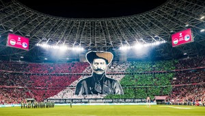 Maďarskí ultras vytvorili choreografiu ako 11-poschodový panelák