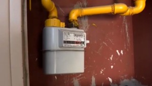 Jeden z dodávateľov plynu a elektriny na trhu končí. Podľa ministerstva sa zákazníci obávať nemusia