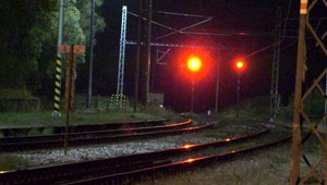 Rušňovodič napriek rýchlobrzde nedokázal zabrániť nehode. Vedľa trate našli osobné veci nebohého