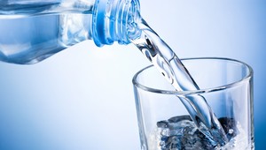 Pijete vodu z vodovodného kohútika alebo si kupujete? EÚ chce kvalitnejšiu pitnú vodu pre všetkých