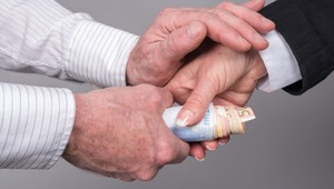 Policajti odhalili dva prípady korupcie. Aj vo vlastných radoch