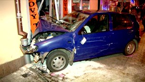 Dvaja študenti išli na stužkovú, zrazil ich mladý vodič