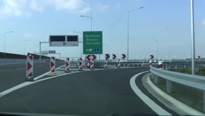 Cez víkend otvoril aj posledný úsek súvisiacej rýchlostnej cesty R7. Doprava má byť plynulejšia