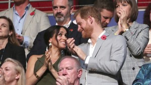 Meghan dostala bozk. A nebol od Harryho