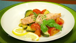 Filety z lososa s cuketovým ragú