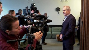 Vedenie Banskobystrického kraja rozpredalo starú techniku pod cenu. Lunterovi sa to zdá podozrivé