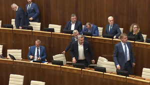 Parlament schválil zákon o hazarde. Opozícia v sále chýbala