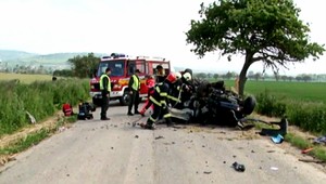 Šofér pri Novom Meste nad Váhom nabúral do stromu, náraz neprežil