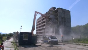 Bytovku na Luníku IX museli zbúrať. Nové paneláky si však už jej obyvatelia musia postaviť svojpomocne