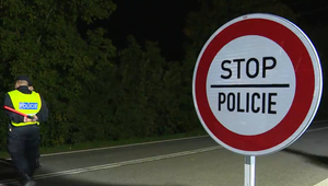 Havarovalo auto, ktoré prevážalo sýrskych migrantov. Vodič z miesta ušiel