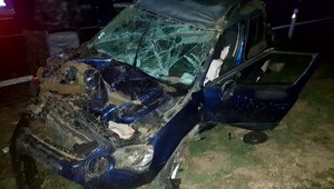 Opitá a bez vodičáku narazila do stromu. Za volant si sadlo iba 16-ročné dievča