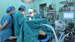 Viac než 300 Slovákov denne čaká na telefonát, ktorý im zachráni život