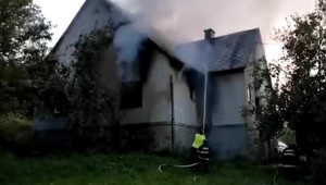 Požiar domu pripravil o život muža. Traja ďalší obyvatelia unikli v poslednej chvíli
