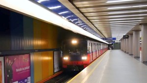 Hrozivý zážitok cestujúcich: Dvojica sa sexuálne uspokojovala v metre