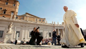 Pápež dovolí kňazom, aby odpustili ženám po interupcii
