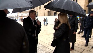 Lejak, krúpy a víchor. Prezidentka sa v Jeruzaleme musela vysporiadať aj s nástrahami počasia