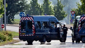 Matku a jej štyri deti našli bez známok života. Polícia zadržala otca rodiny