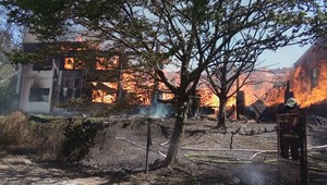 Ubytovňa v Ružinove, ktorú zachvátil ničivý požiar, nespĺňala podľa hasičov kritéria