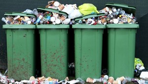 Obyvatelia mesta upozornili úrady na nelegálne skládky. Odpad upratali tak, že ho vymazali z fotografií