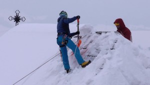 Sneh stále trápi Slovensko. V Tatrách odhrabávajú chodníky, na Orave železnice
