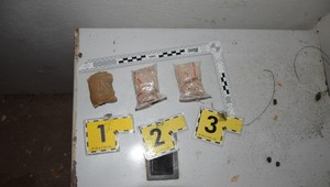 Zadržali muža so stovkami dávok heroínu