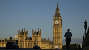 Počas brexitu nebudeme naivní, ale ani agresívni, vraví vyjednávač Komisie