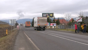 Obyvatelia Ivachnovej zažívajú hustú dopravu a hluk: Riešením má byť presunutie značky za obec