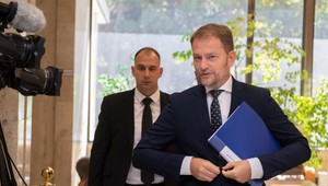 Najviac minulo OĽaNO, najmenej Hlas: Strany pred voľbami investujú aj do ceruziek, cyklodresov či alkoholu