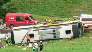 Pri havárii autobusu na východe Švajčiarska zahynulo niekoľko ľudí