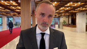 Nezaradení poslanci chcú psychologické vyšetrenia pre členov vlády: Je to útok na podstatu demokracie, reaguje Valášek