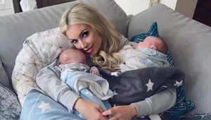 Od únavy často nevedela rozlíšiť svoje dvojčatá: Neuveríte, ako to mamička vyriešila