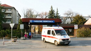 Odvolali primára trenčianskej gynekológie, pre videoklip