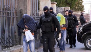 Trinástich obvinených z piatka 13. vzali do väzby