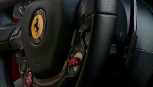 Policajti na Ferrari? Muži zákona jazdia na aute, ktoré pôvodne slúžilo zločincom