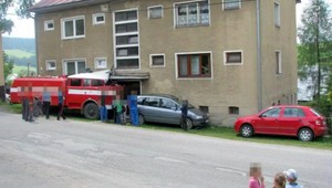 Nedobrovoľné parkovanie dobrovoľných hasičov, pozrite sa!